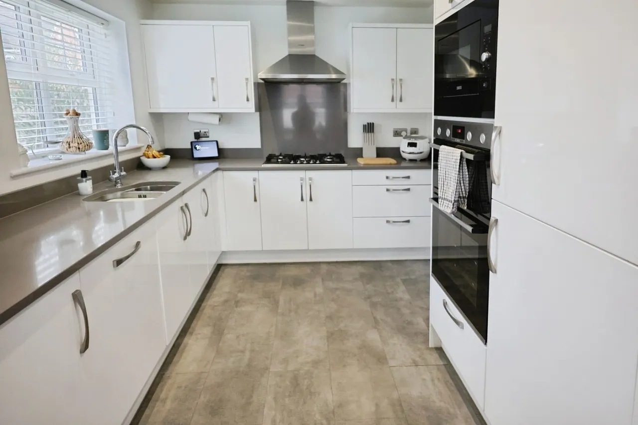 Laburnum Grove, St Helen Auckland, DL14, photo 5