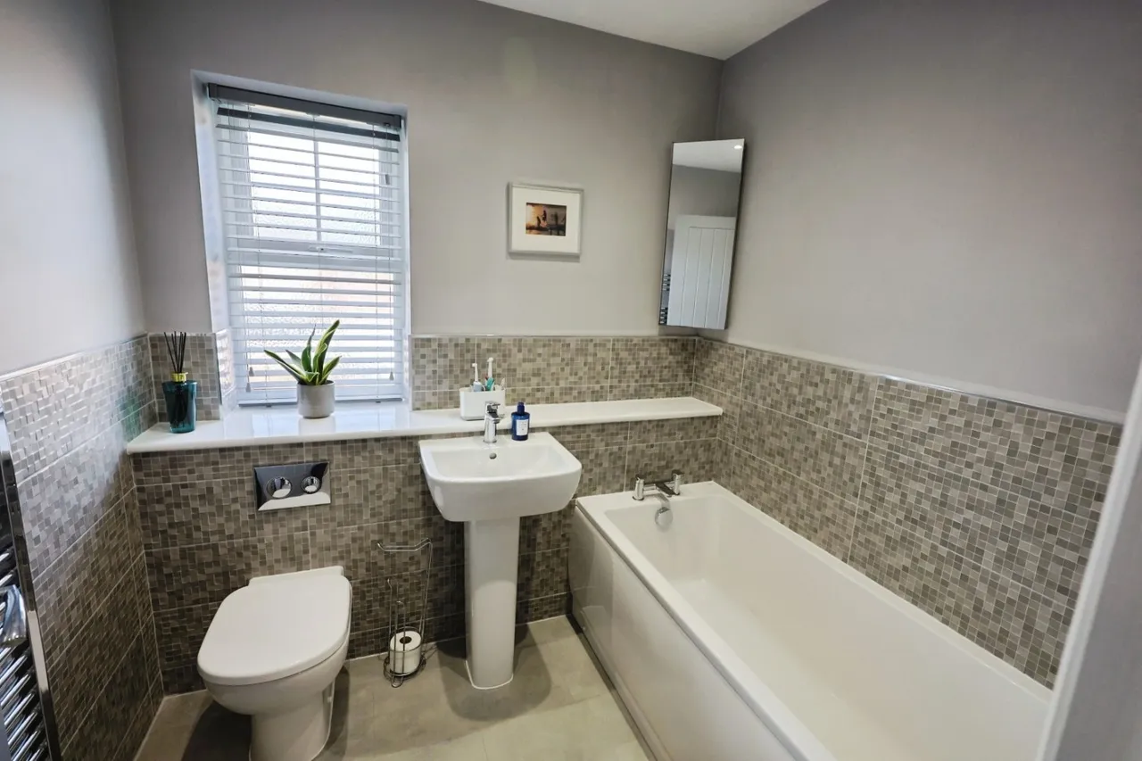 Laburnum Grove, St Helen Auckland, DL14, photo 17