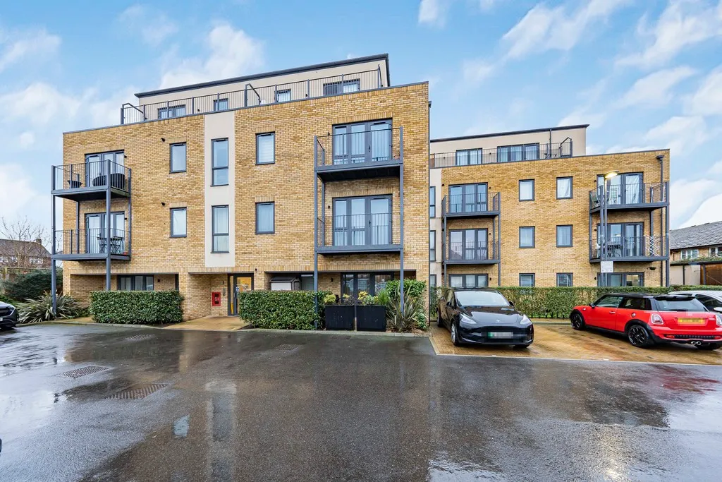 2 bed flat for sale — Long Lane, Hillingdon, UB10