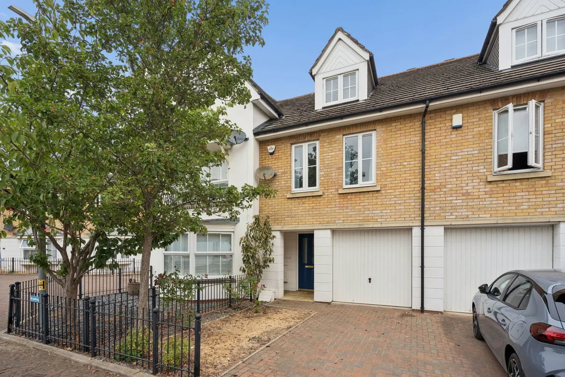 3 bed house for sale, Shepherds Farm, Rickmansworth, WD3