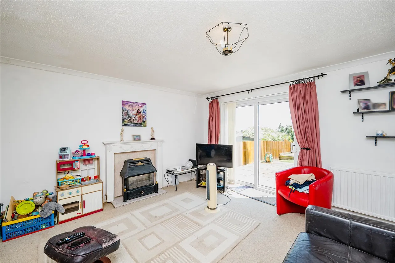 Columbus Close, Barry, CF62 9HA, photo 2