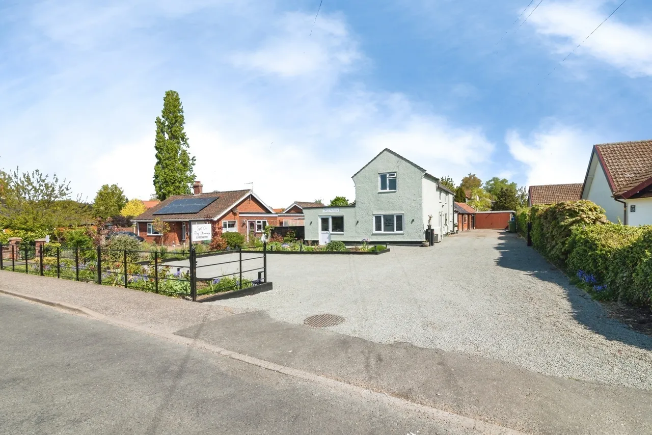 3 bed house for sale — Hollow Hill Road, Ditchingham, Bungay, Norfolk, NR35