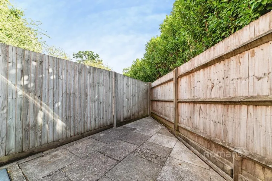 Anstey Place, Burghfield Common, RG7, photo 14