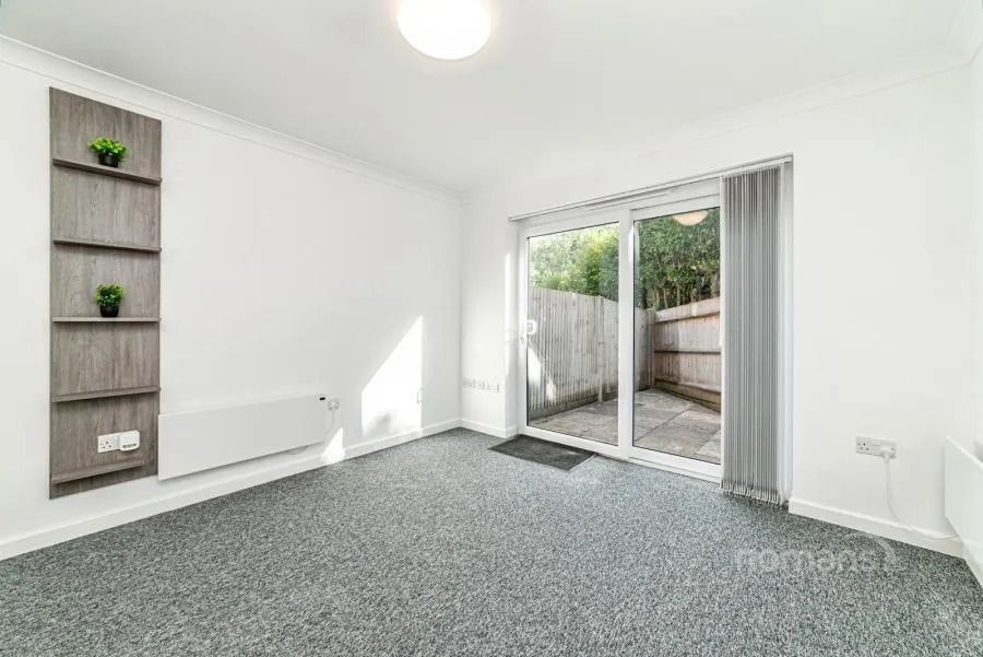 Anstey Place, Burghfield Common, RG7, photo 4