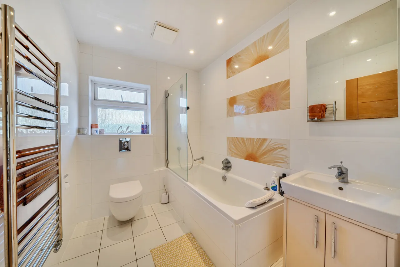 Sq Ft, Luxury Specification, UB8, photo 15