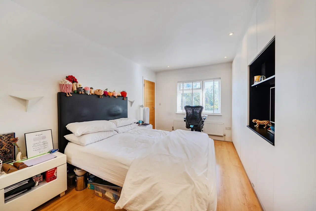 Sq Ft, Luxury Specification, UB8, photo 14