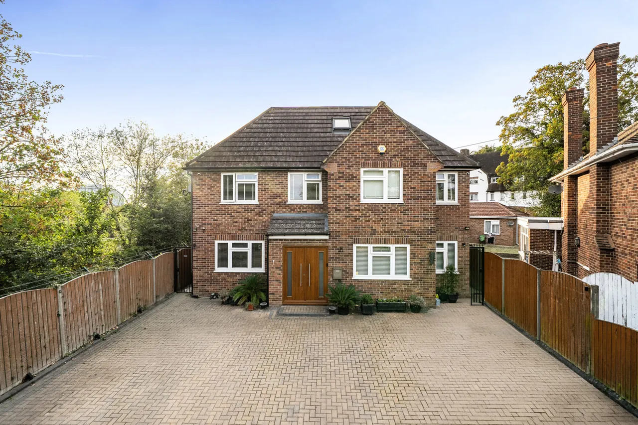 8 bed house for sale, Sq Ft, Luxury Specification, UB8