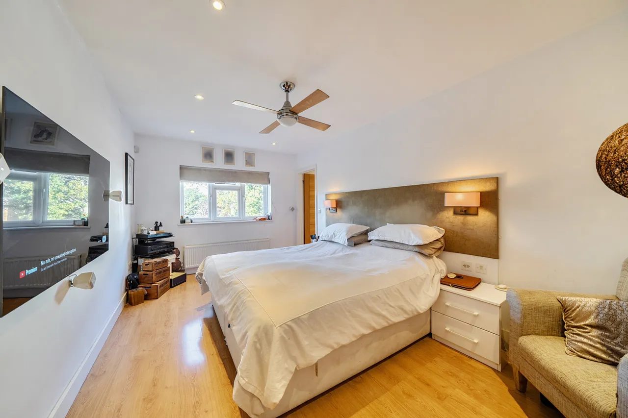 Sq Ft, Luxury Specification, UB8, photo 10