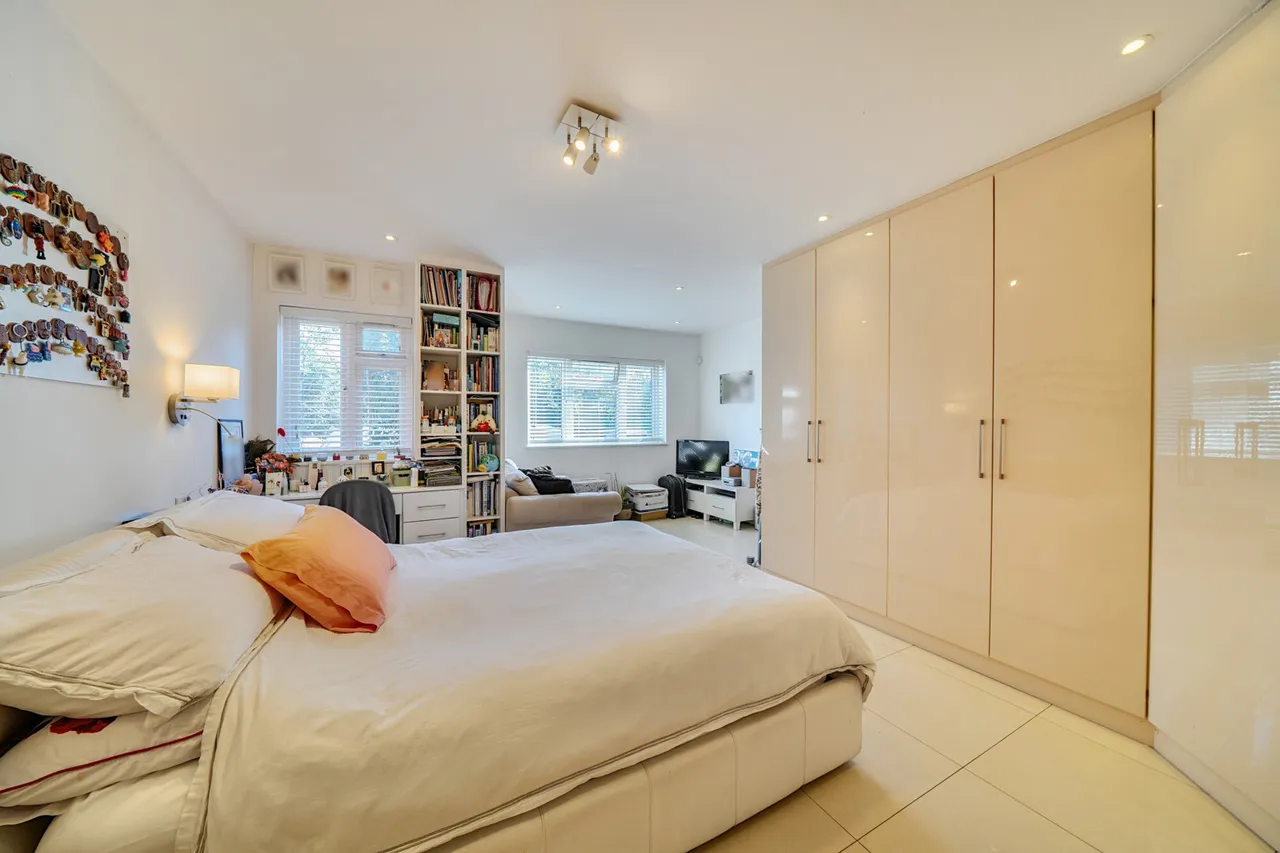 Sq Ft, Luxury Specification, UB8, photo 16