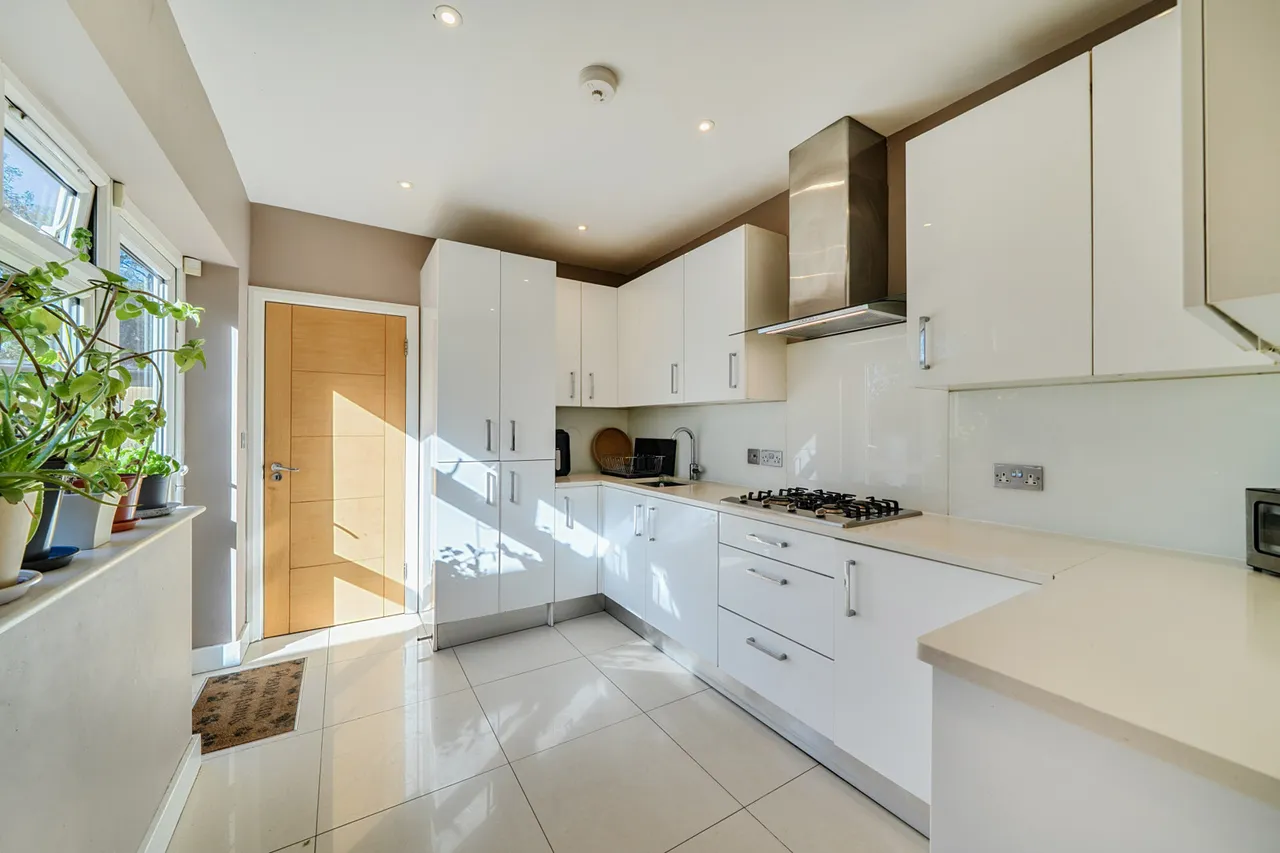 Sq Ft, Luxury Specification, UB8, photo 6