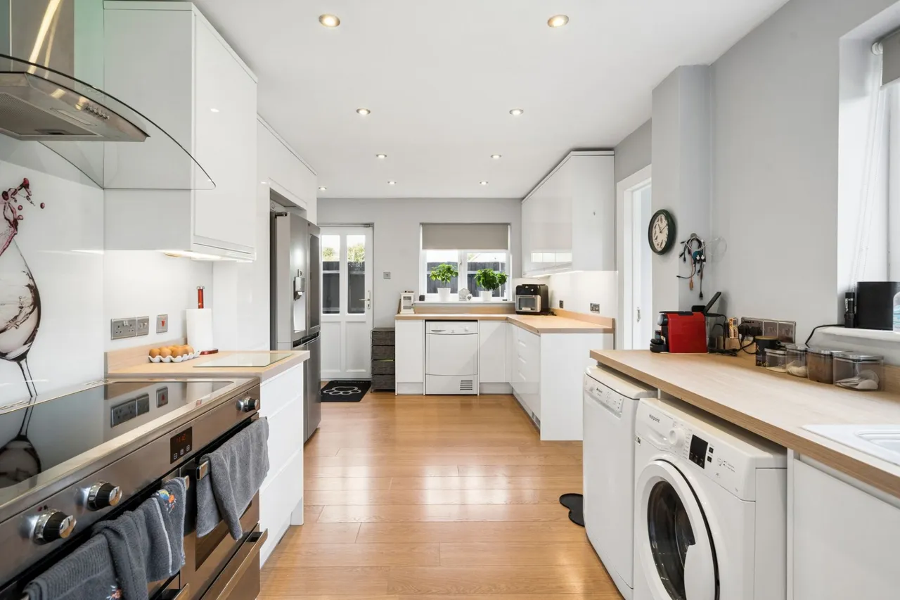 Main Road, Naphill, HP14, photo 8