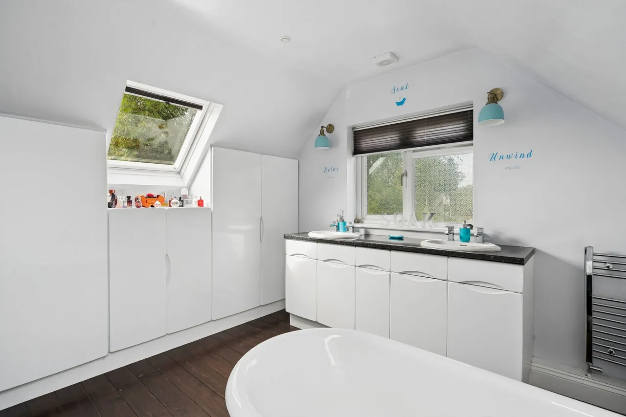 Main Road, Naphill, HP14, photo 15