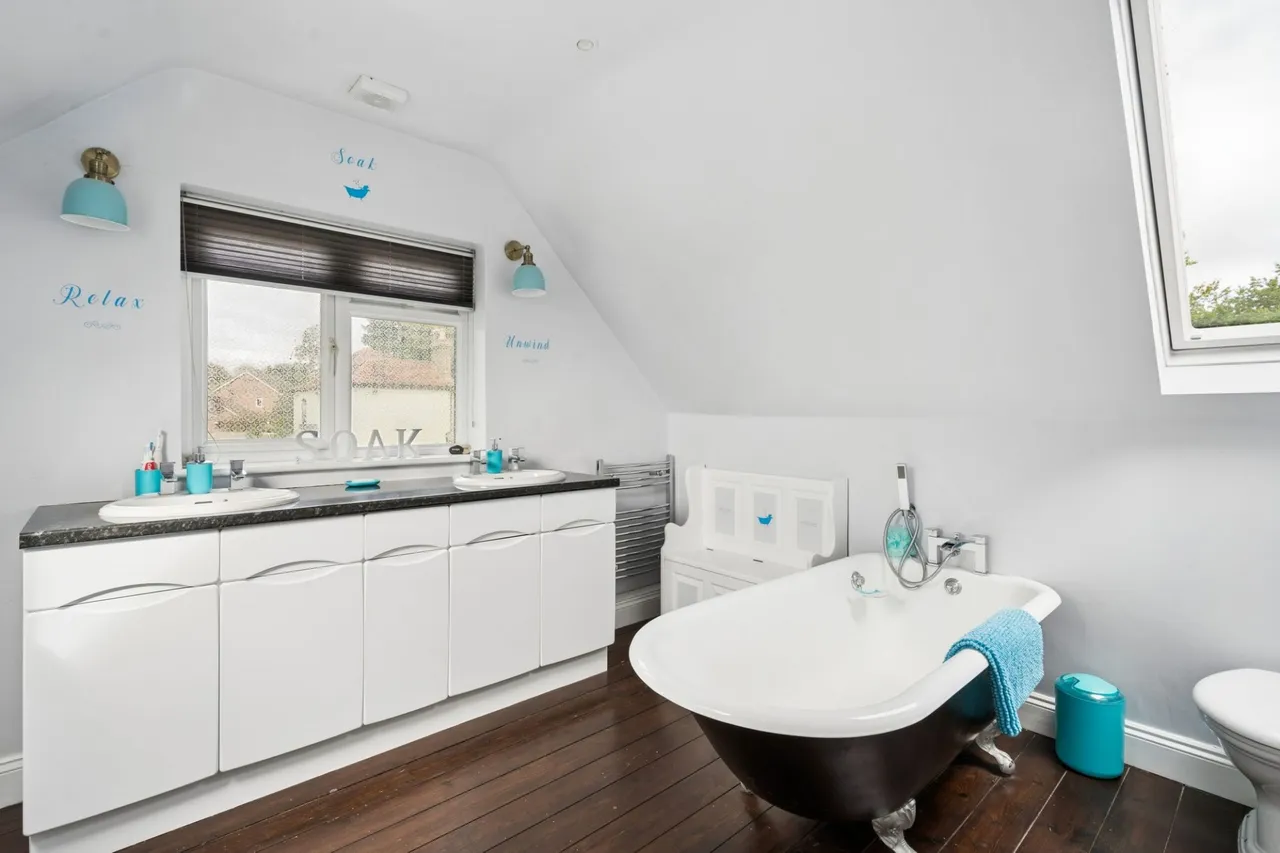 Main Road, Naphill, HP14, photo 14