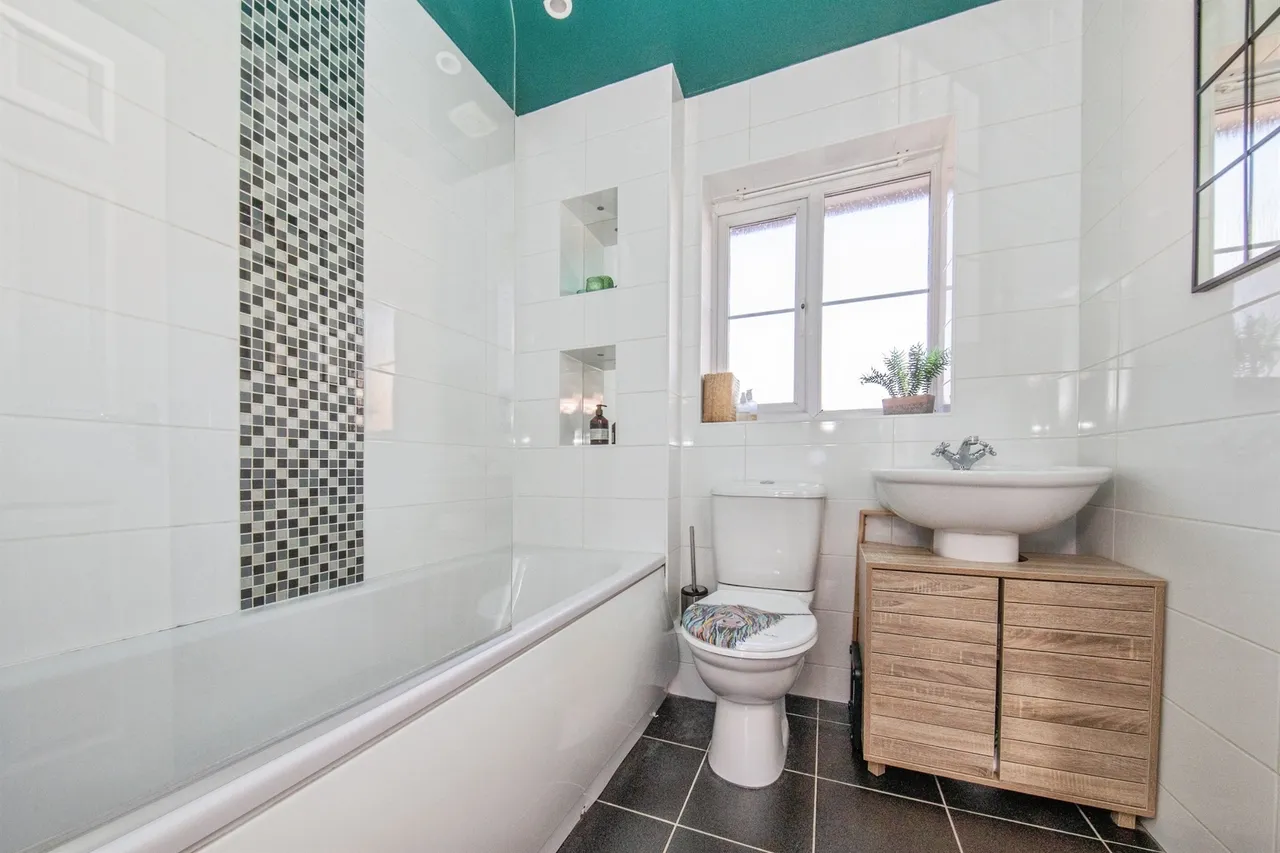 Grantham Avenue, Great Cornard, CO10, photo 11
