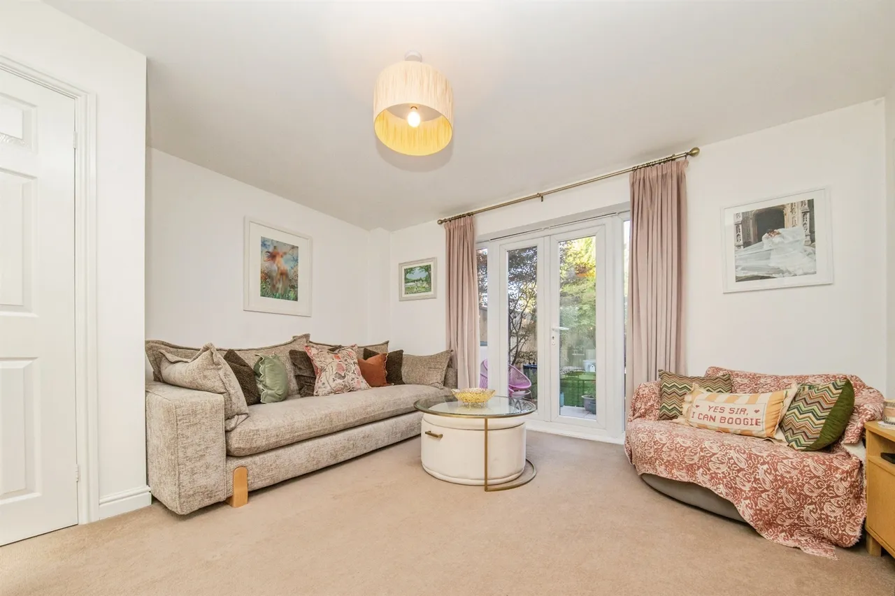 Grantham Avenue, Great Cornard, CO10, photo 8