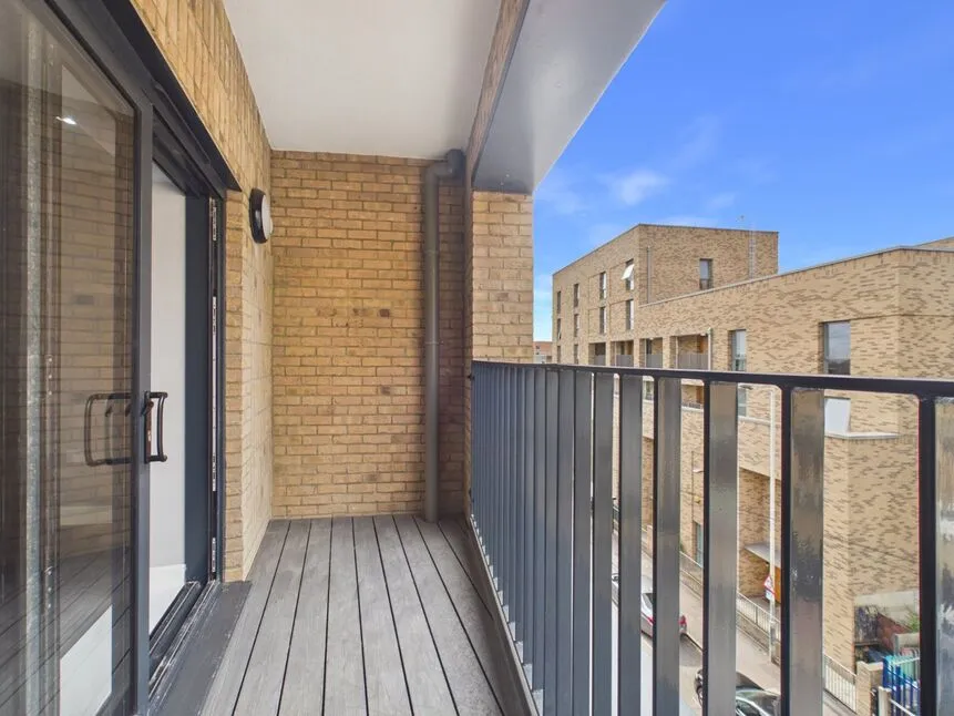 1 bed flat to rent — King Edwards Road, Barking, IG11