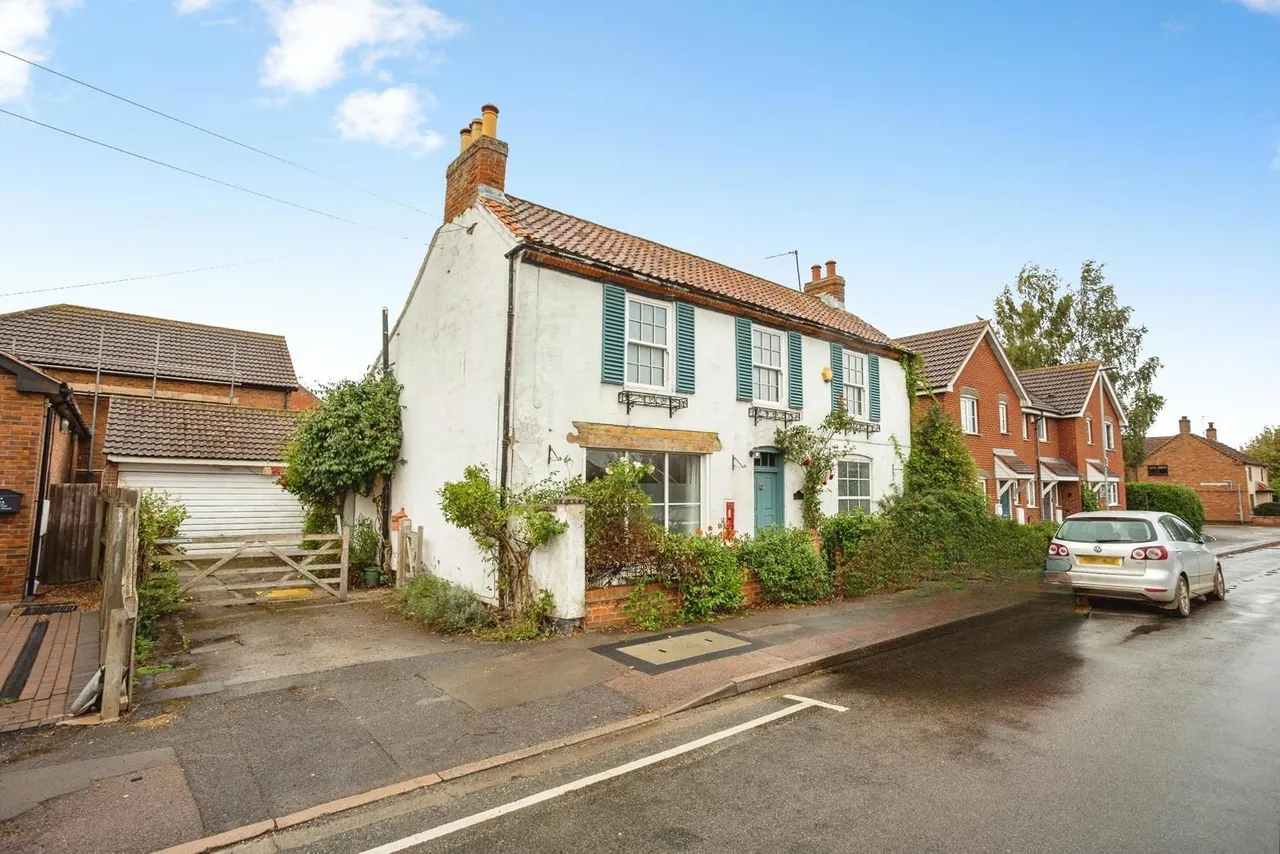 High Street, Bottesford, NG13, photo 23