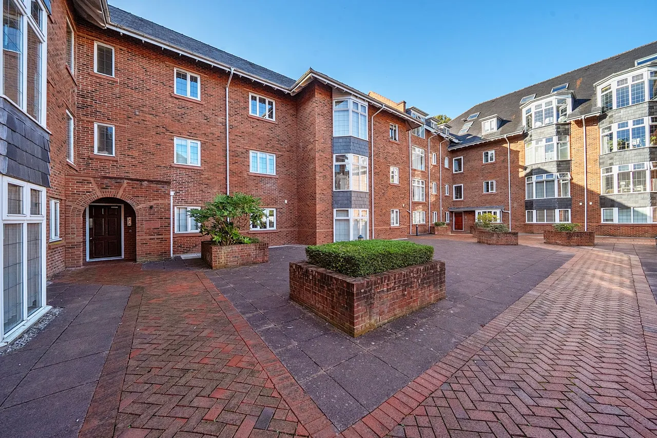 Central Place, Wilmslow, photo 17