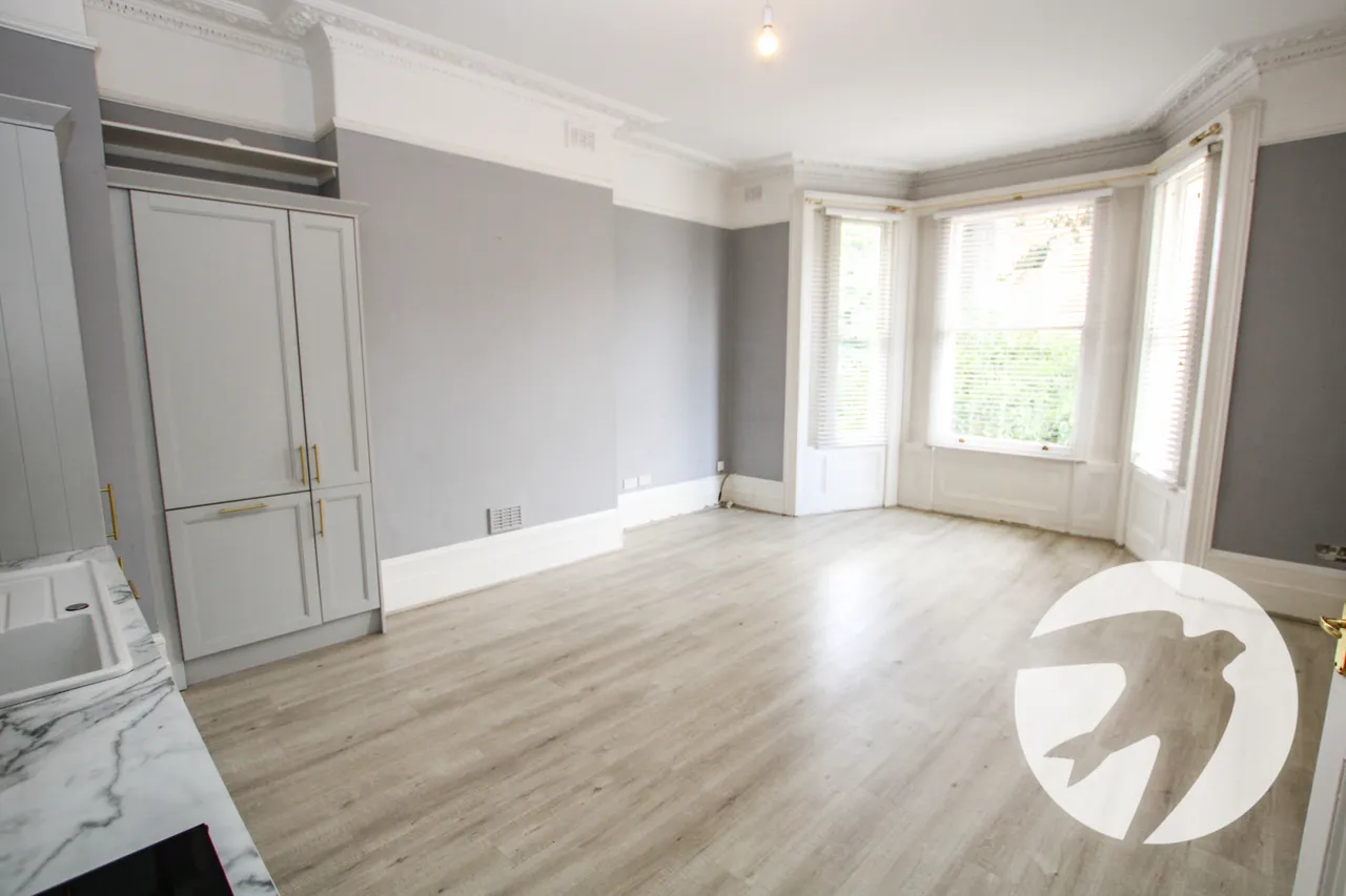 Southend Crescent, London, SE9, photo 2