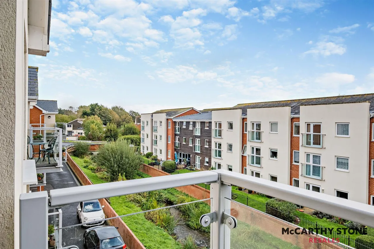 2 bed property for sale, Foxes Road, Newport, PO30