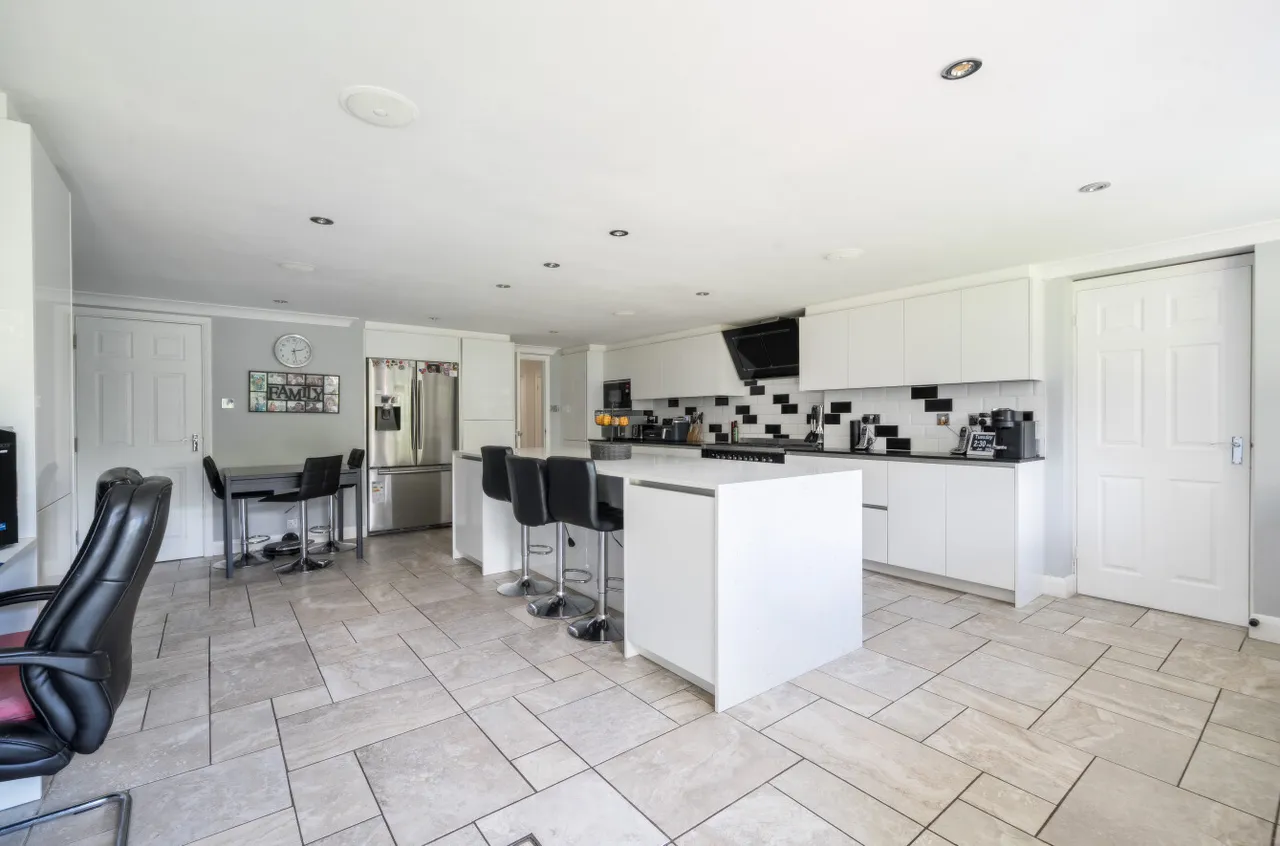 Knightsbridge Road, Camberley, Surrey, GU15 3TS, photo 3