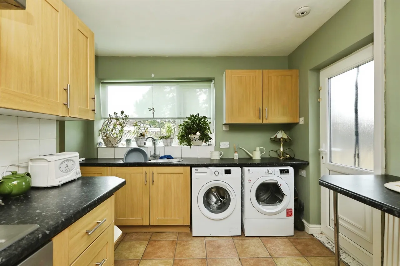 St. Edwins Close, Dunscroft, DN7, photo 4