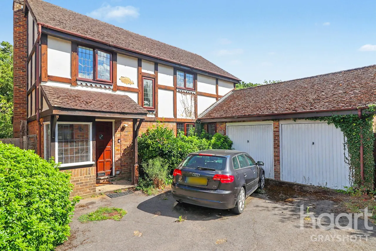 4 bed house for sale, Coltsfoot Road, Lindford, GU35