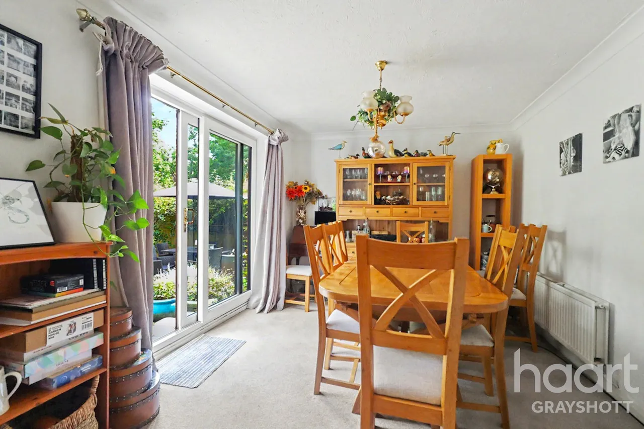 Coltsfoot Road, Lindford, GU35, photo 4