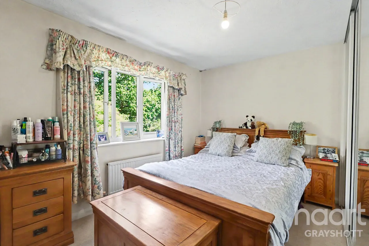 Coltsfoot Road, Lindford, GU35, photo 5