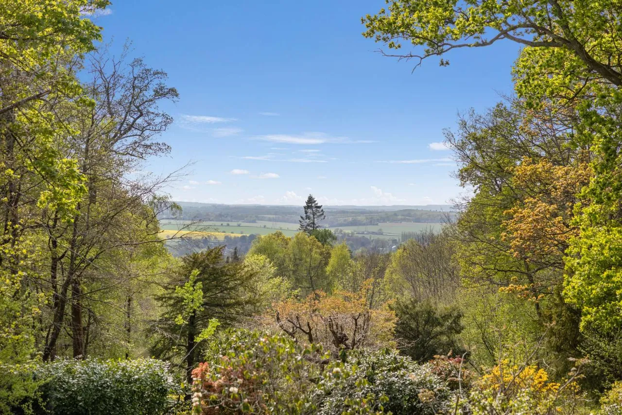6 bed house for sale — Doras Green Lane, Ewshot, Farnham, Surrey, GU10 5BL