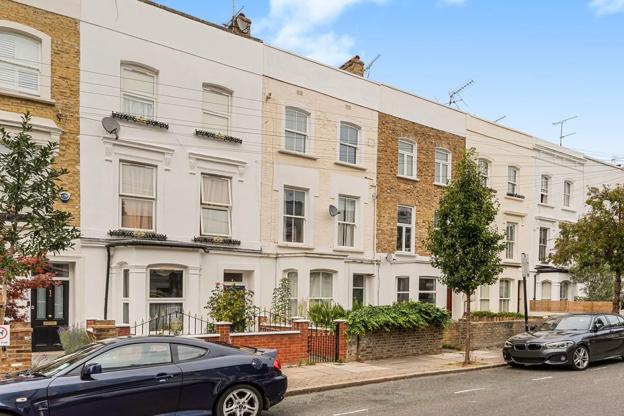 2 bed flat for sale, Caedmon Road, Islington, N7