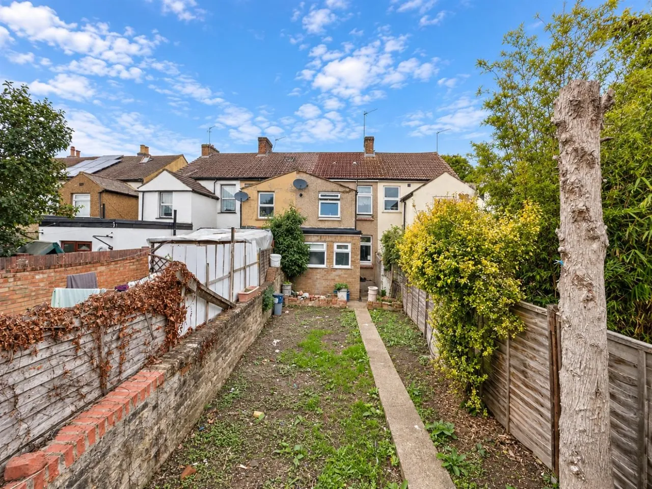Terraced For SaleAlbion Road, Hounslow, TW3, photo 9