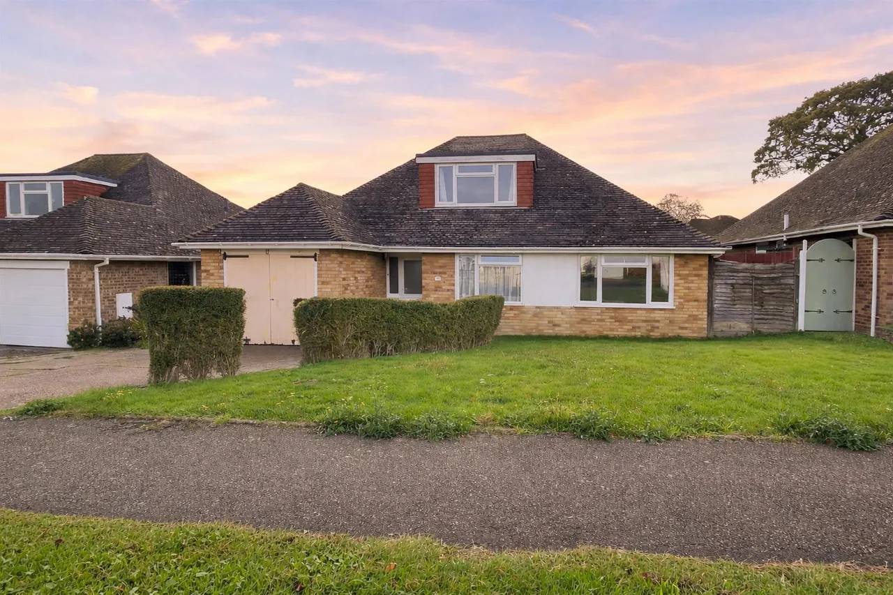 4 bed house for sale — Summer Hill Road, Bexhill, TN39 4LN