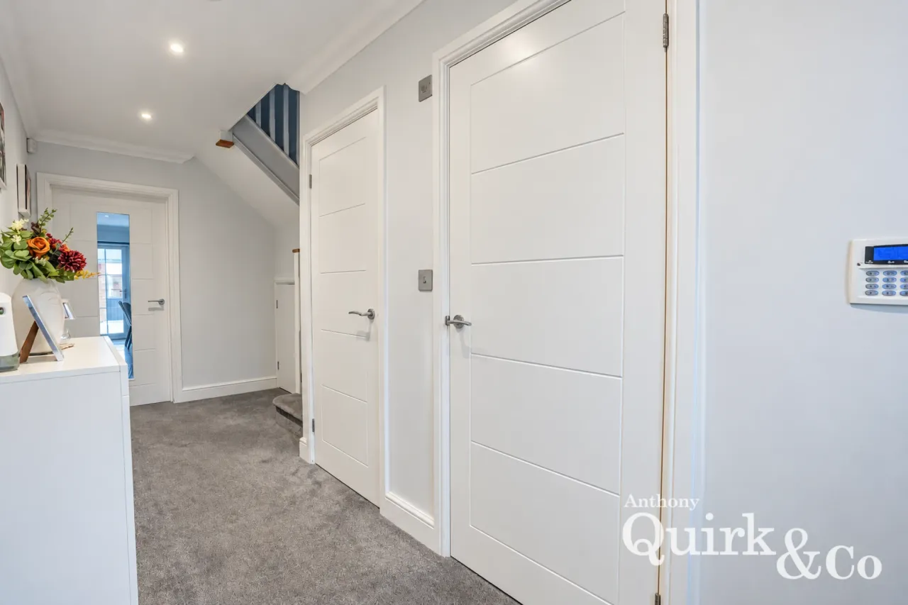 St. Josephs Close, Canvey Island, SS8, photo 10
