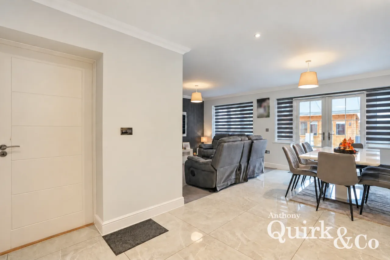 St. Josephs Close, Canvey Island, SS8, photo 6