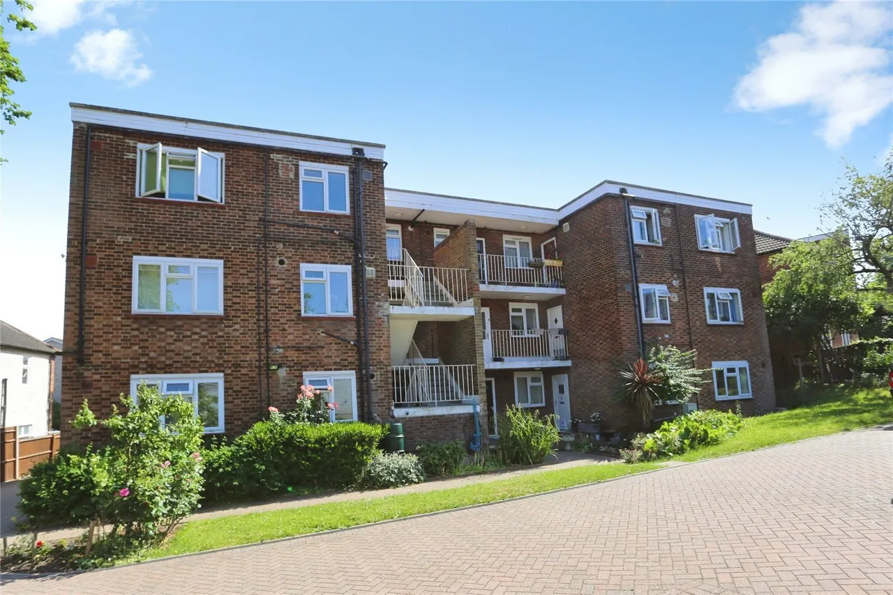 2 bed house for sale, Ravensbourne Park Crescent, London, SE6