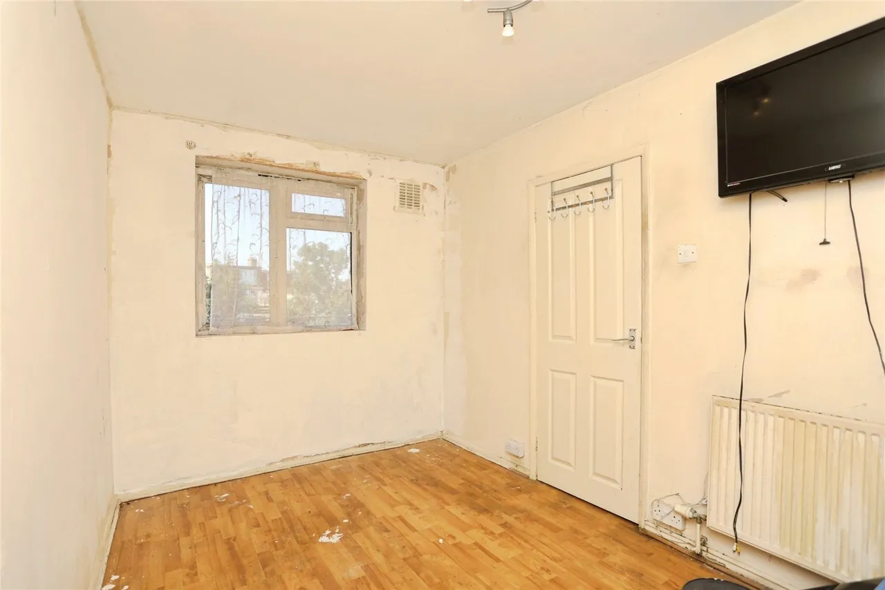 Ravensbourne Park Crescent, London, SE6, photo 10