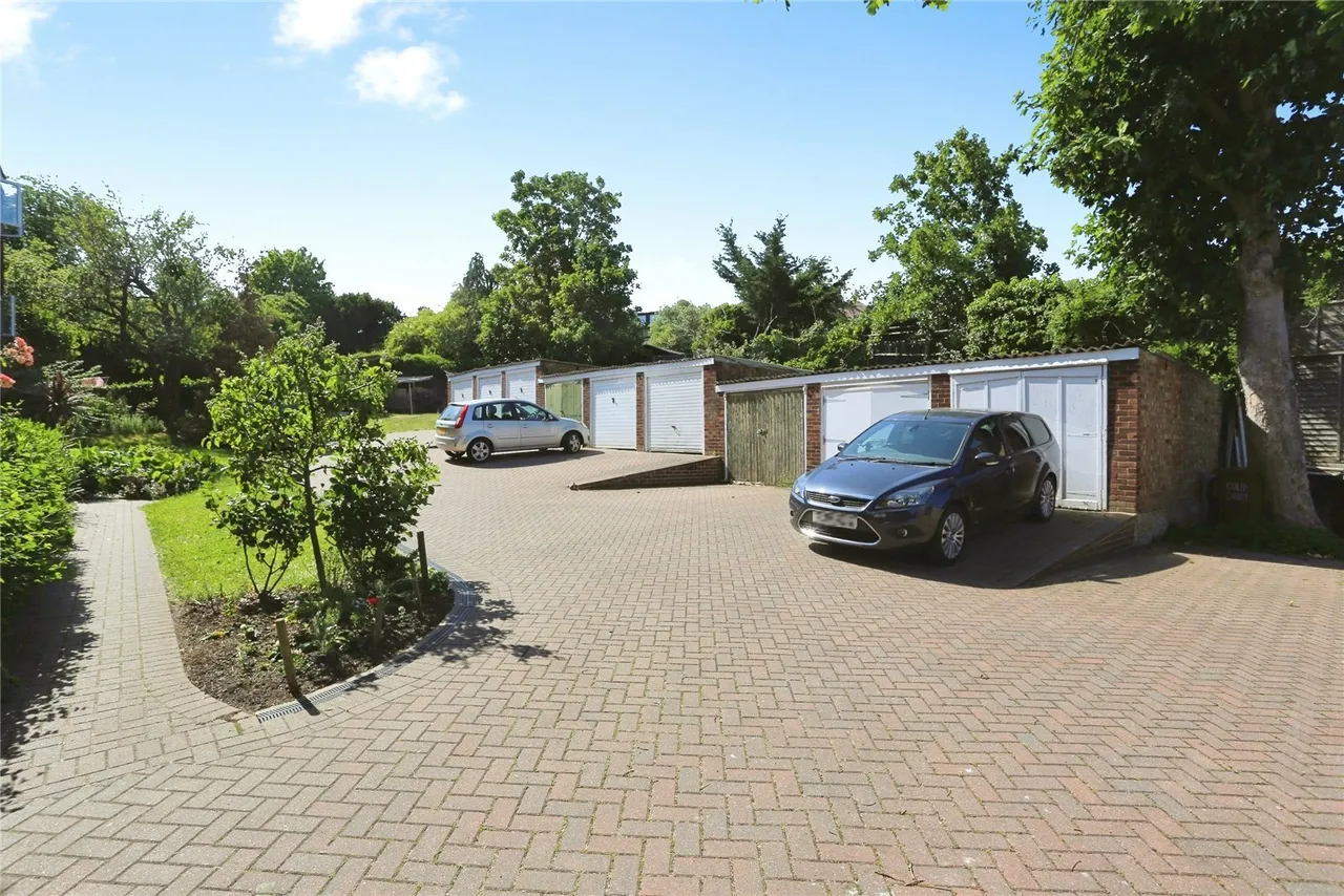 Ravensbourne Park Crescent, London, SE6, photo 14