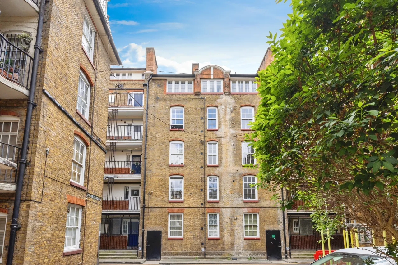 3 bed flat for sale, Portpool Lane, London, EC1N