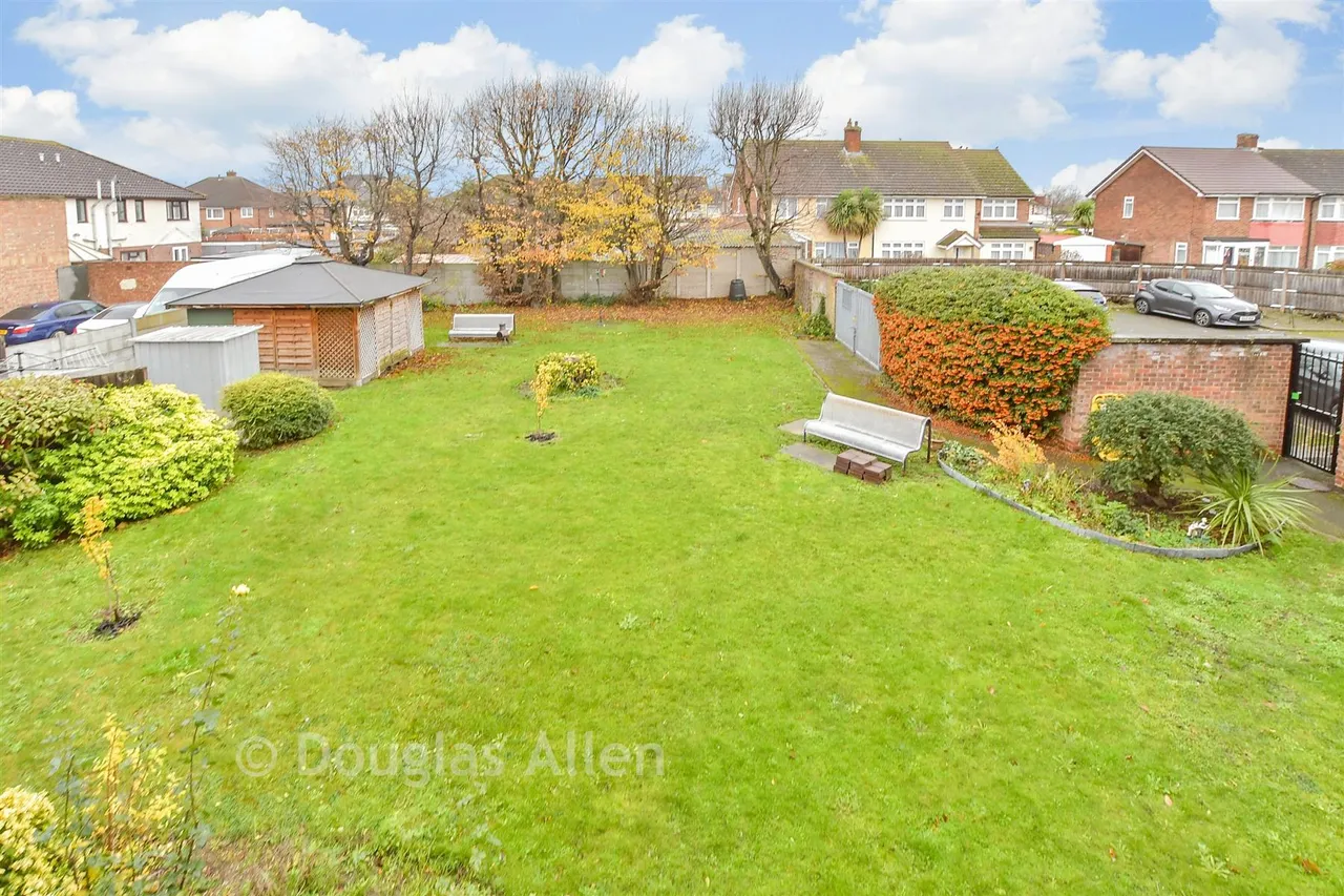 Mungo Park Road, Rainham, RM13, photo 2