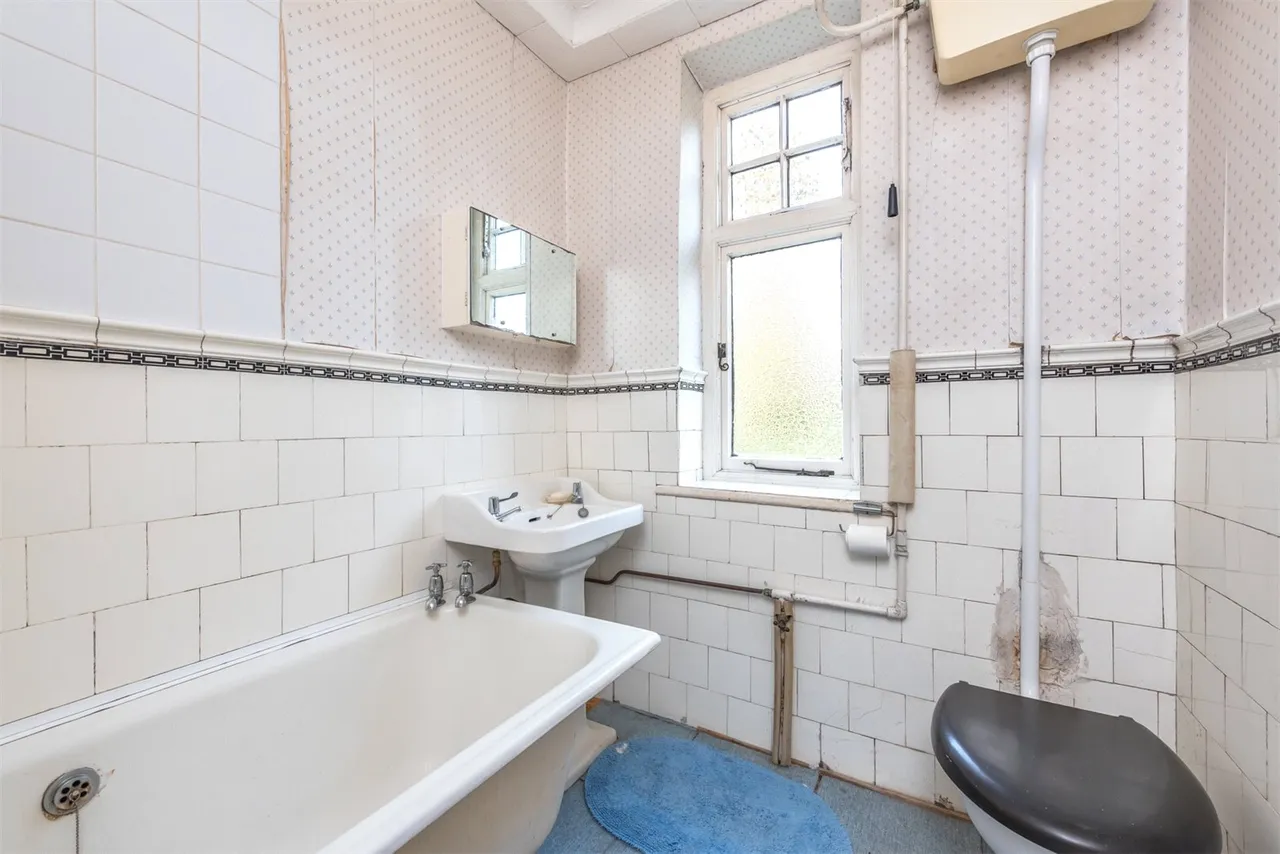 Coleford Bridge Road, Mytchett, Camberley, Surrey, GU16 6DH, photo 15