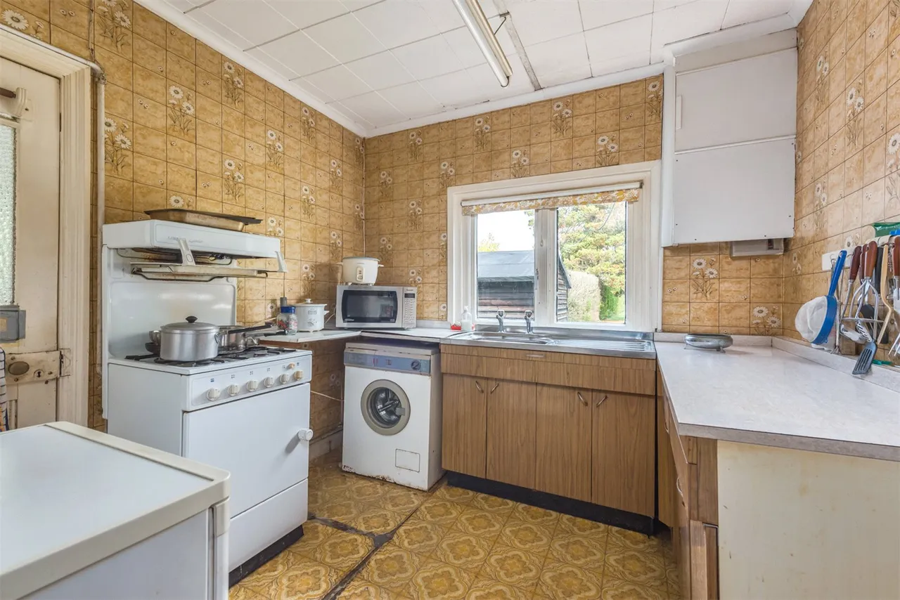 Coleford Bridge Road, Mytchett, Camberley, Surrey, GU16 6DH, photo 14