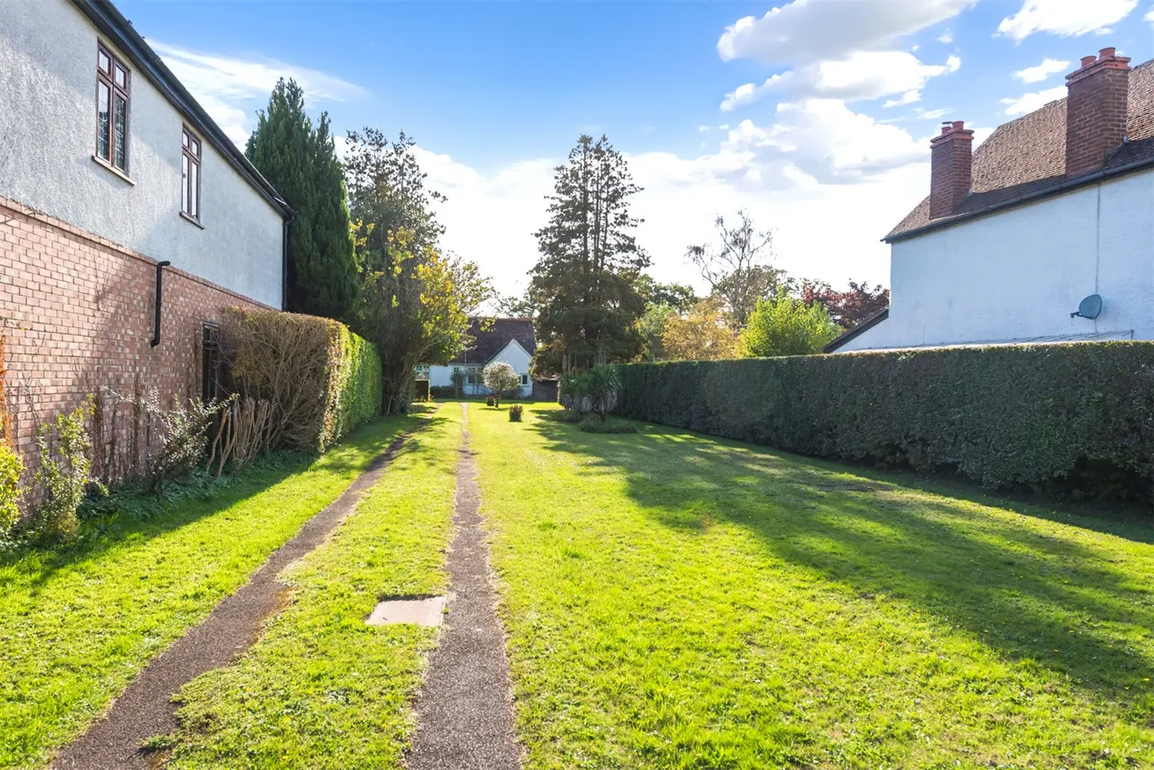Coleford Bridge Road, Mytchett, Camberley, Surrey, GU16 6DH, photo 4