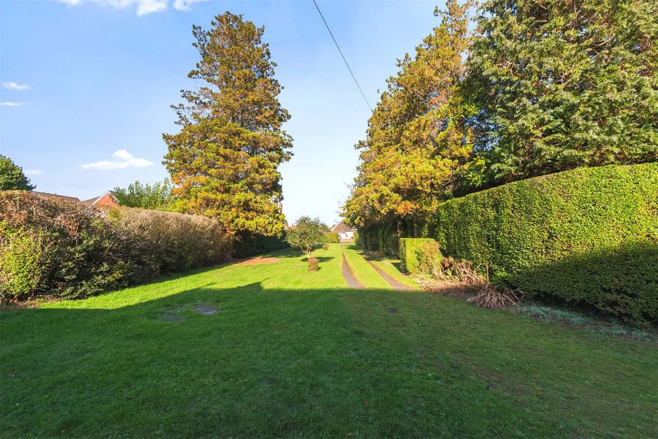 Coleford Bridge Road, Mytchett, Camberley, Surrey, GU16 6DH, photo 6