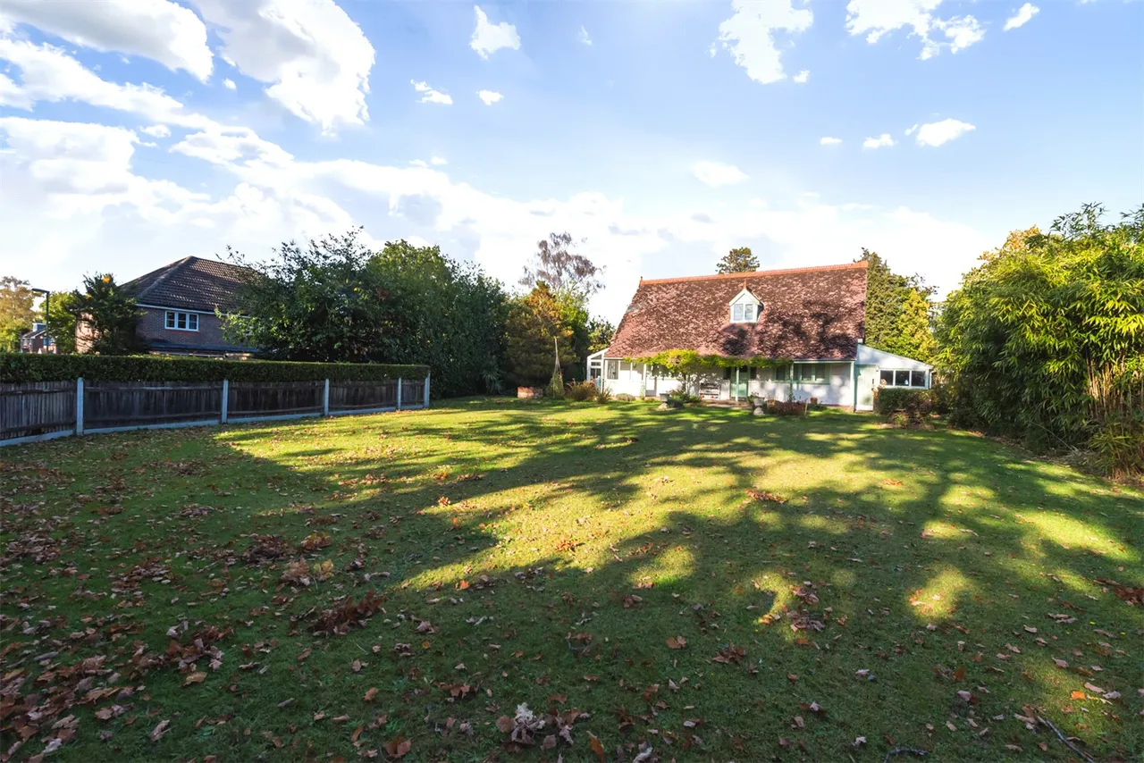 Coleford Bridge Road, Mytchett, Camberley, Surrey, GU16 6DH, photo 2