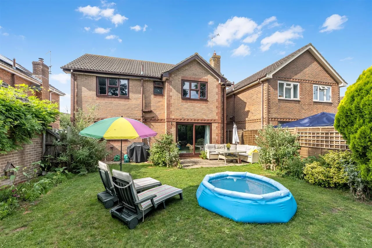 Selwood Close, Sturminster Newton DT10 1PE, photo 2