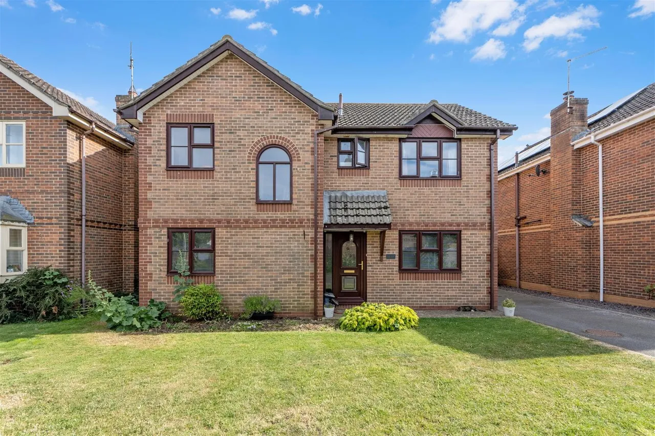 Selwood Close, Sturminster Newton DT10 1PE, photo 24