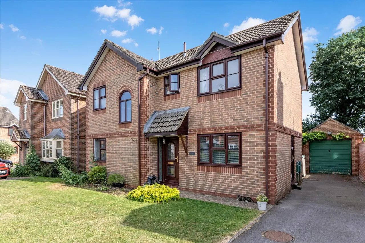 Selwood Close, Sturminster Newton DT10 1PE, photo 11