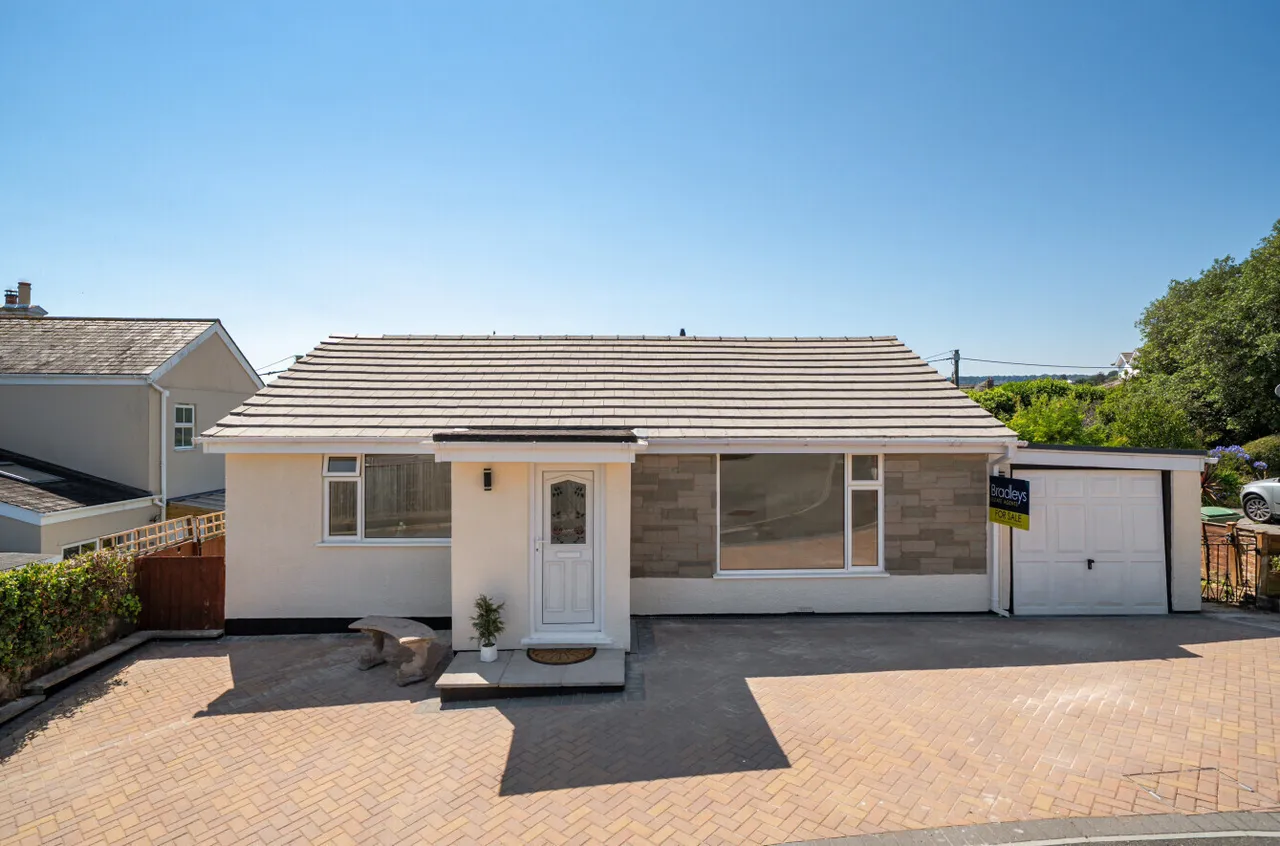 2 bed property for sale, Winston Court, Teignmouth, TQ14