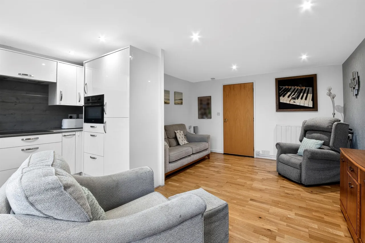 Springfield Court, Bishopbriggs, G64, photo 3